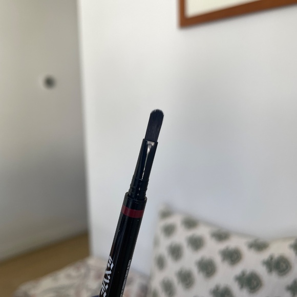 GXVE BY GWEN STEFANI Pout to Get Real Clean Overlining Lip Liner in Say Whatever - Picture 5 of 6